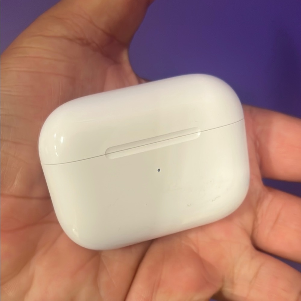 White Wireless Earbuds Charging Case